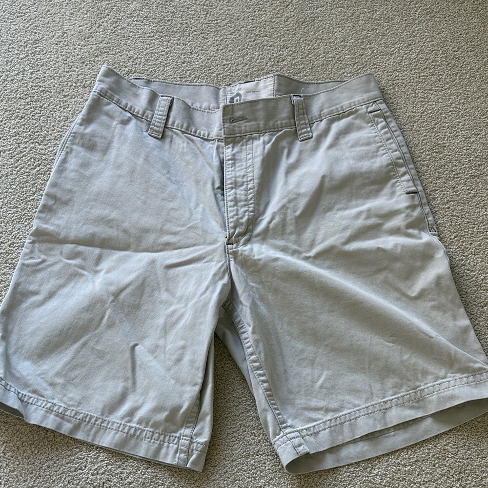 Dockers Men's Light Gray Flat Front Shorts